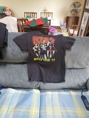 Kiss World Tour 77 Size M
